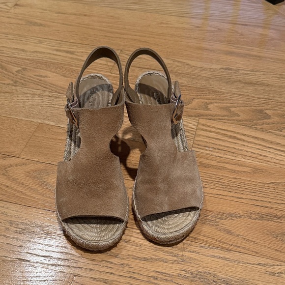 Via Spiga Tan Suede Espadrille Sandals